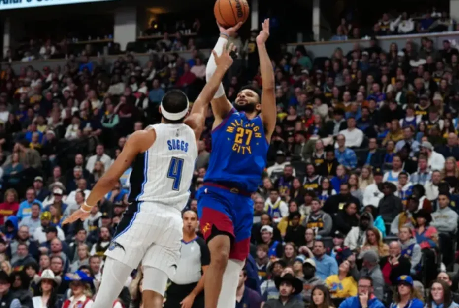 stephen-curry-bung-no-voi-56-diem-warriors-lat-nguoc-magic-de-keo-dai-chuoi-thang