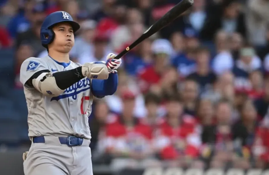 bong-chay-than-thanh-yamamoto-yoshinobu-va-ohtani-shohei-ban-pha-lam-nuc-long-nguoi-ham-mo